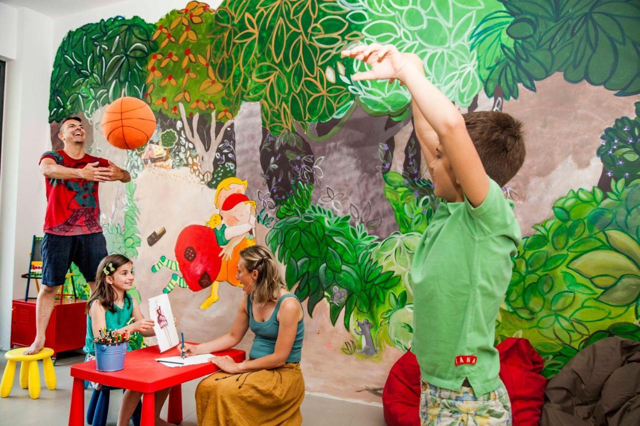 קאטוליקה Hotel Ines מראה חיצוני תמונה