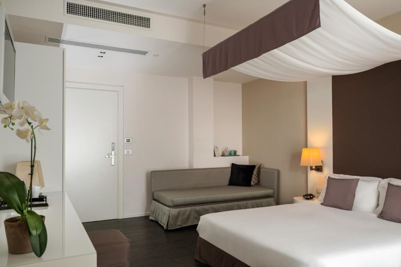 קאטוליקה Hotel Ines מראה חיצוני תמונה