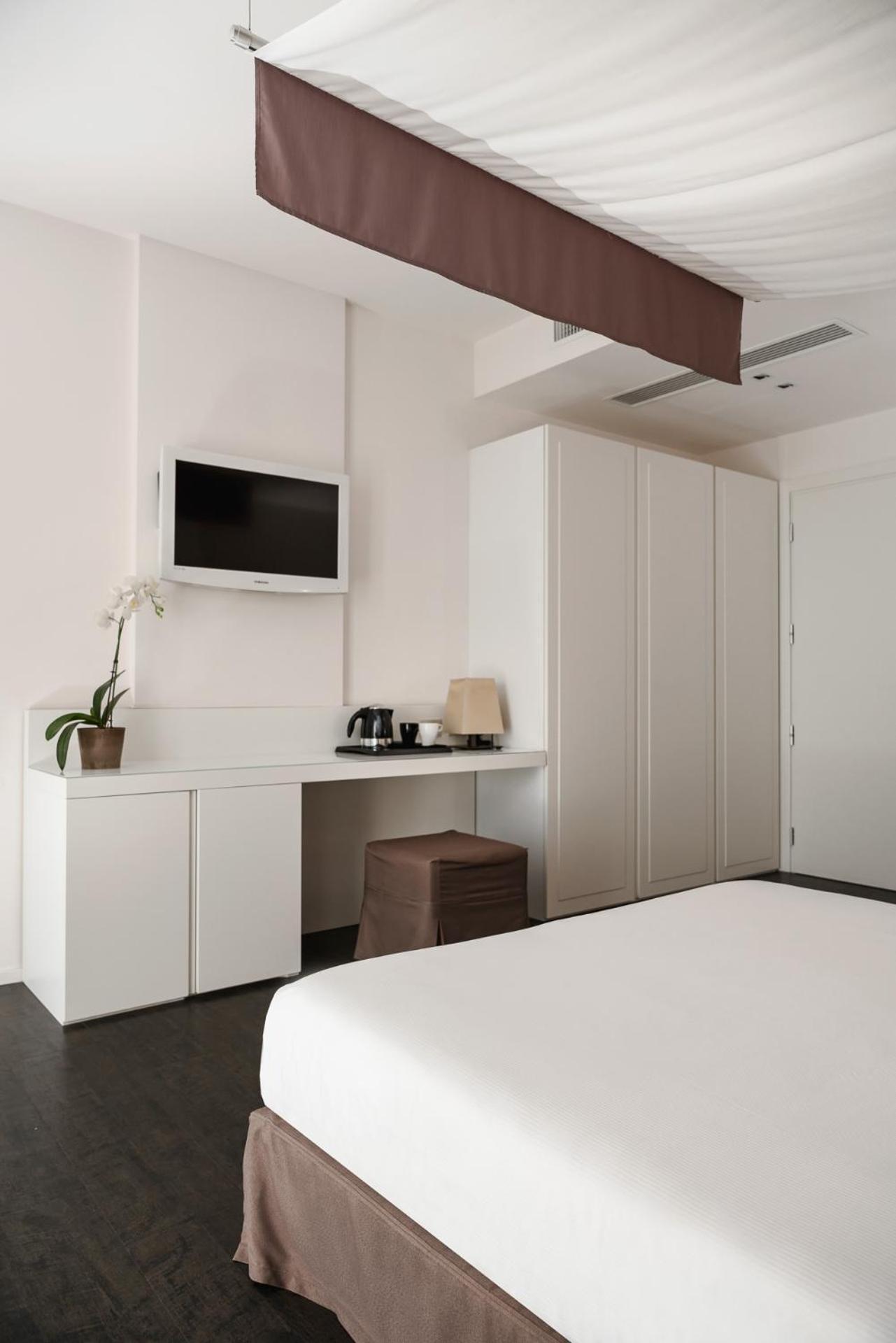 קאטוליקה Hotel Ines מראה חיצוני תמונה
